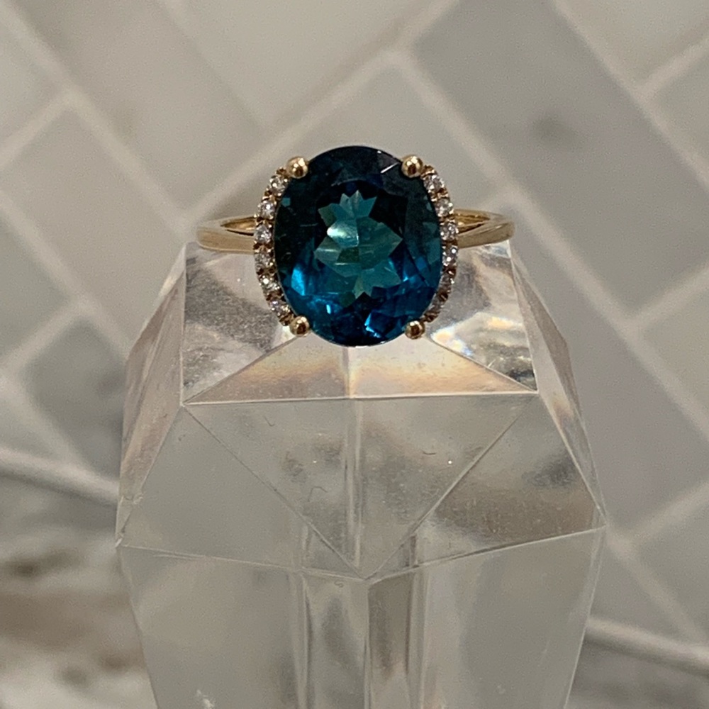 5.06 ct London Blue Topaz Ring set in 10k gold